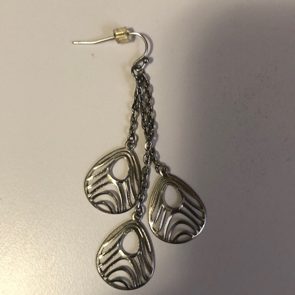 🎉HP🎉🆕 ✨Lia Sophia Feather Earrings✨ - Picture 2 of 2